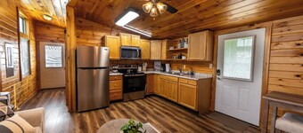 Rustic Mt. Sterling Cabin 2 Near Downtown • Pets OK