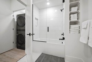 Shower, hair dryer, towels - Wolf Creek Golf Condo w/ Stunning Mountain Views (Eden)