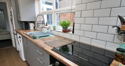 New Bilton House
2 bedroomed close to town centre