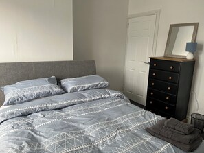 2 chambres, fer et planche Ă repasser, Wi-Fi, draps fournis