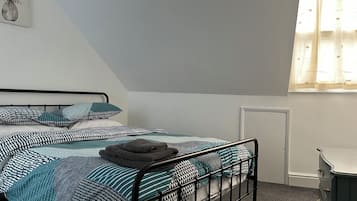2 bedrooms, iron/ironing board, WiFi, bed sheets