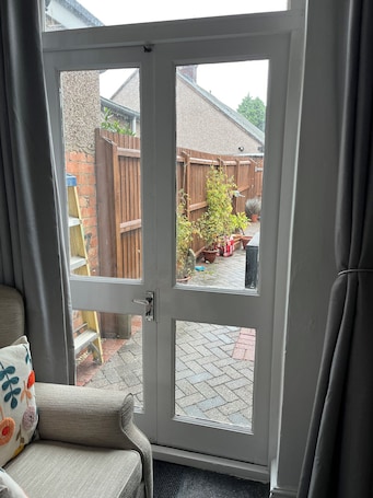 Interior. New Bilton House
2 bedroomed close to town centre
