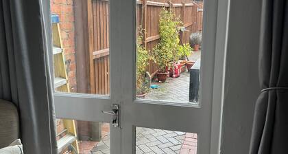 New Bilton House
2 bedroomed close to town centre