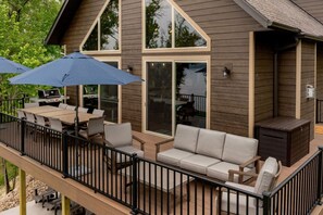 Outdoor dining - The Lakeside On North Long (Merrifield)