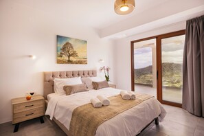 Deluxe Villa, Mountain View, Mountainside