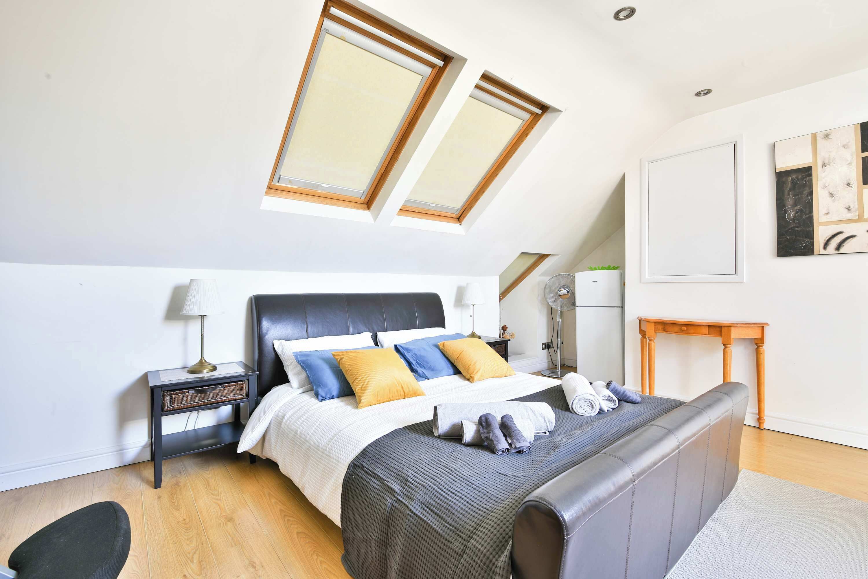 4 bedrooms, desk, iron/ironing board, WiFi