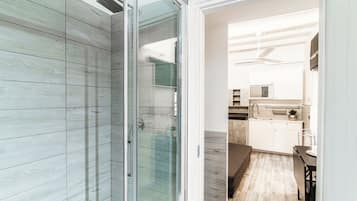 Comfort Apartment, City View | Bathroom