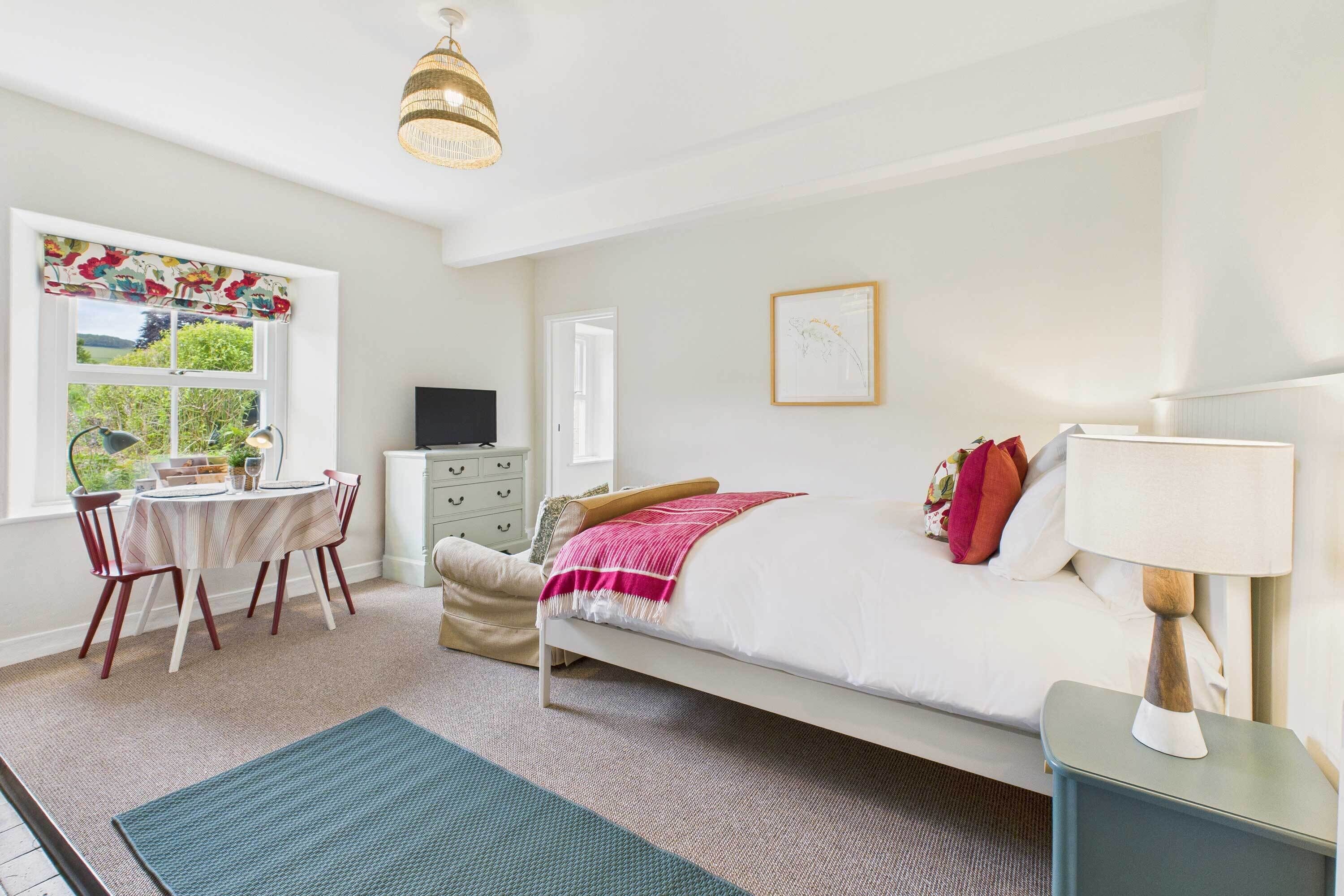 Bell Cottage, Kirknewton - Host & Stay