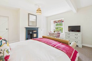 1 bedroom, iron/ironing board, WiFi, bed sheets - Host & Stay | Bell Cottage (Kirknewton)