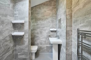 Shower, hair dryer, towels - Host & Stay | Kestrel Cottage (Happisburgh)