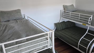 3 bedrooms, WiFi, bed sheets