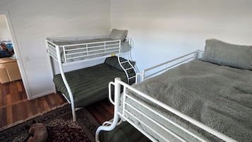 3 bedrooms, WiFi, bed sheets