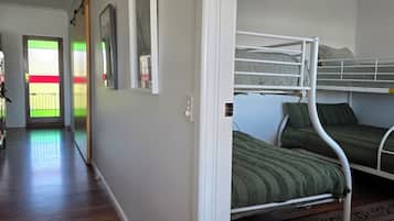 3 bedrooms, WiFi, bed sheets