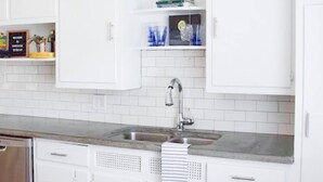 Interior - Digs 1 of 5: 2BDRM, Open & Airy, Private Parking, Central, 1st Floor & More! (Evansville)