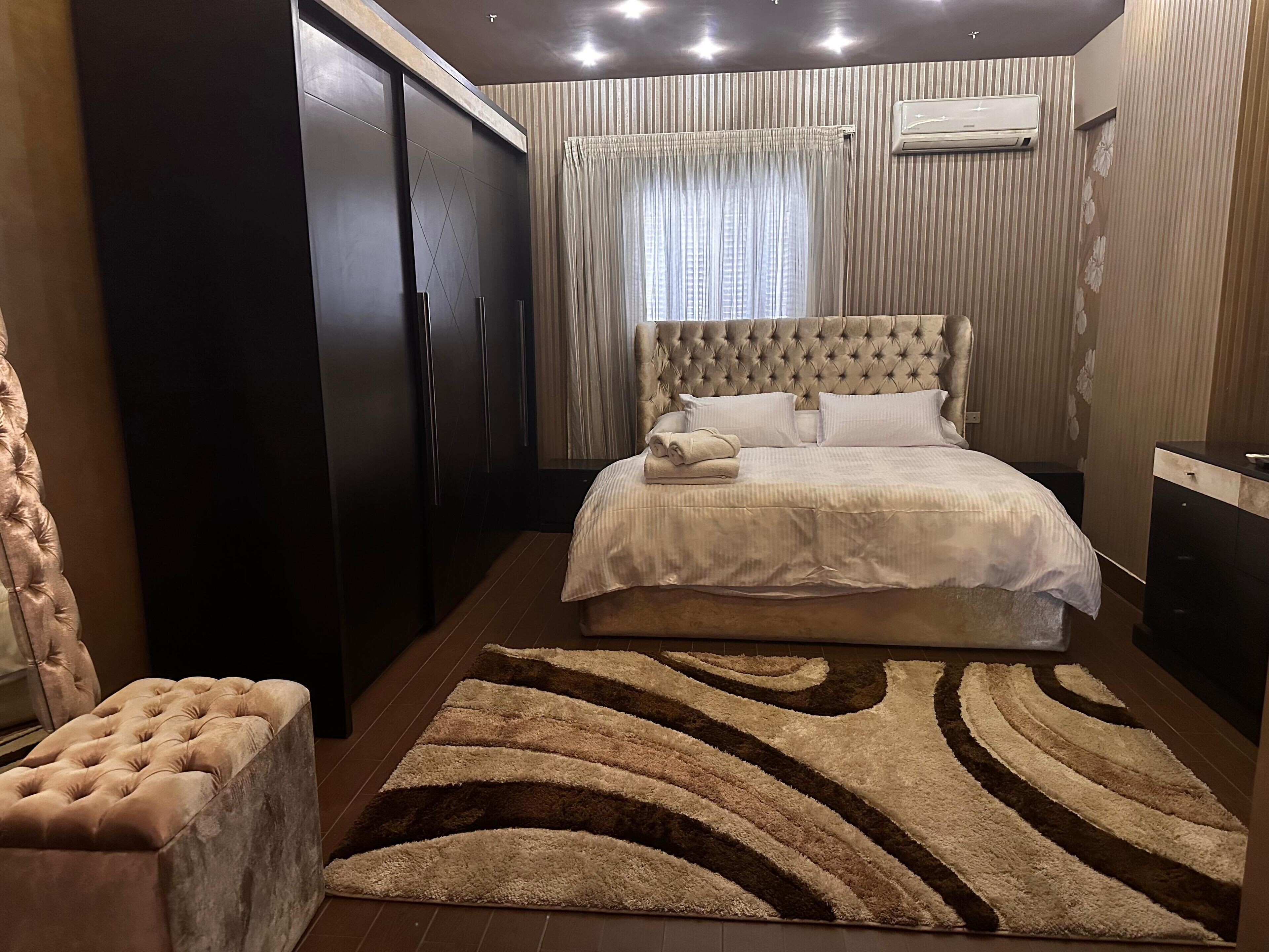 3 chambres, fer et planche à repasser, Wi-Fi, draps fournis