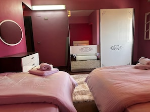 3 bedrooms, iron/ironing board, WiFi, bed sheets