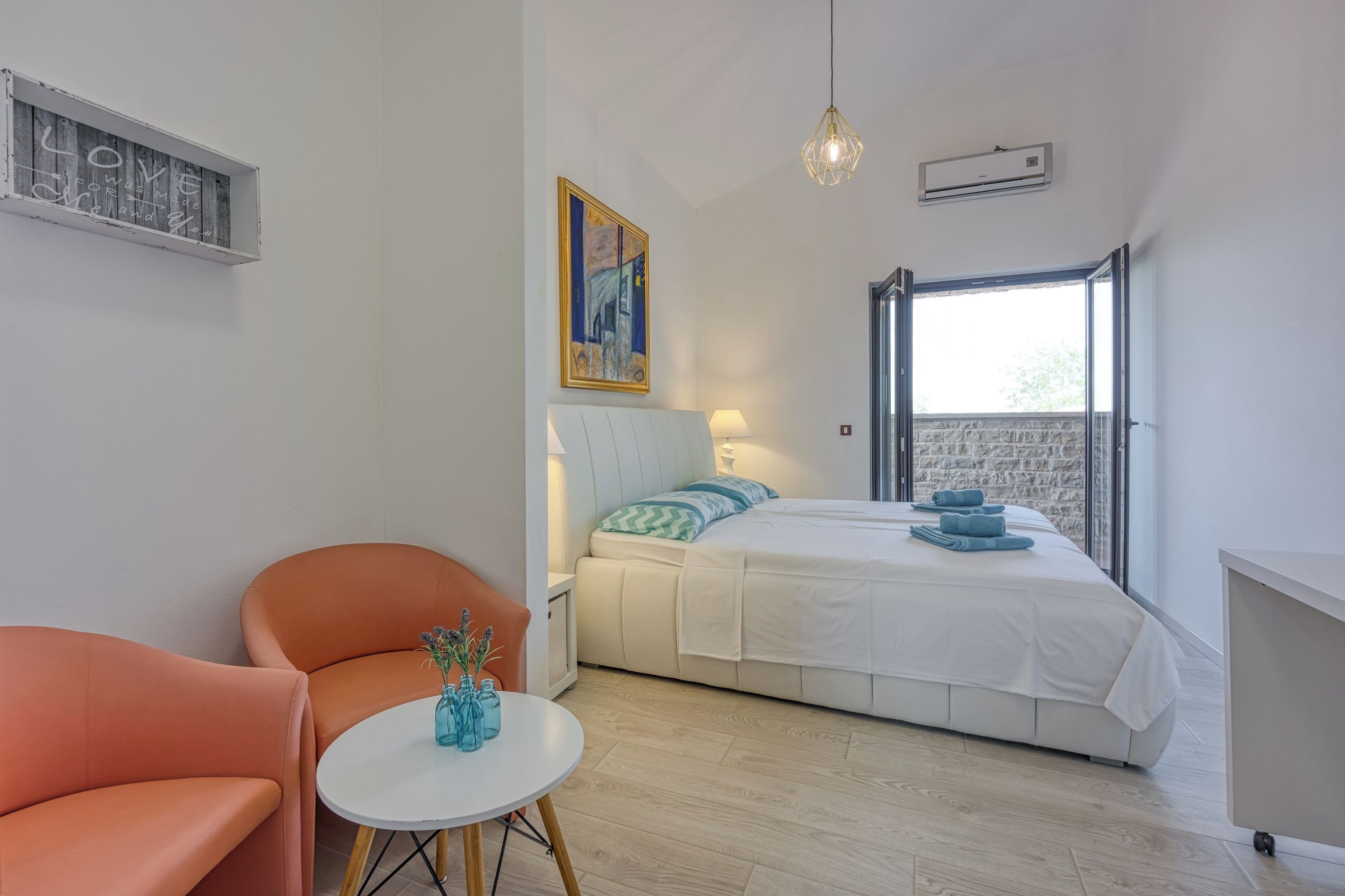 Villa estándar, varias habitaciones (Villa Kristina with Pool) | 3 habitaciones, tabla de planchar con plancha y wifi gratis 