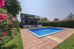 Seasonal outdoor pool - Villa Kristina With Pool (Tar-Vabriga)