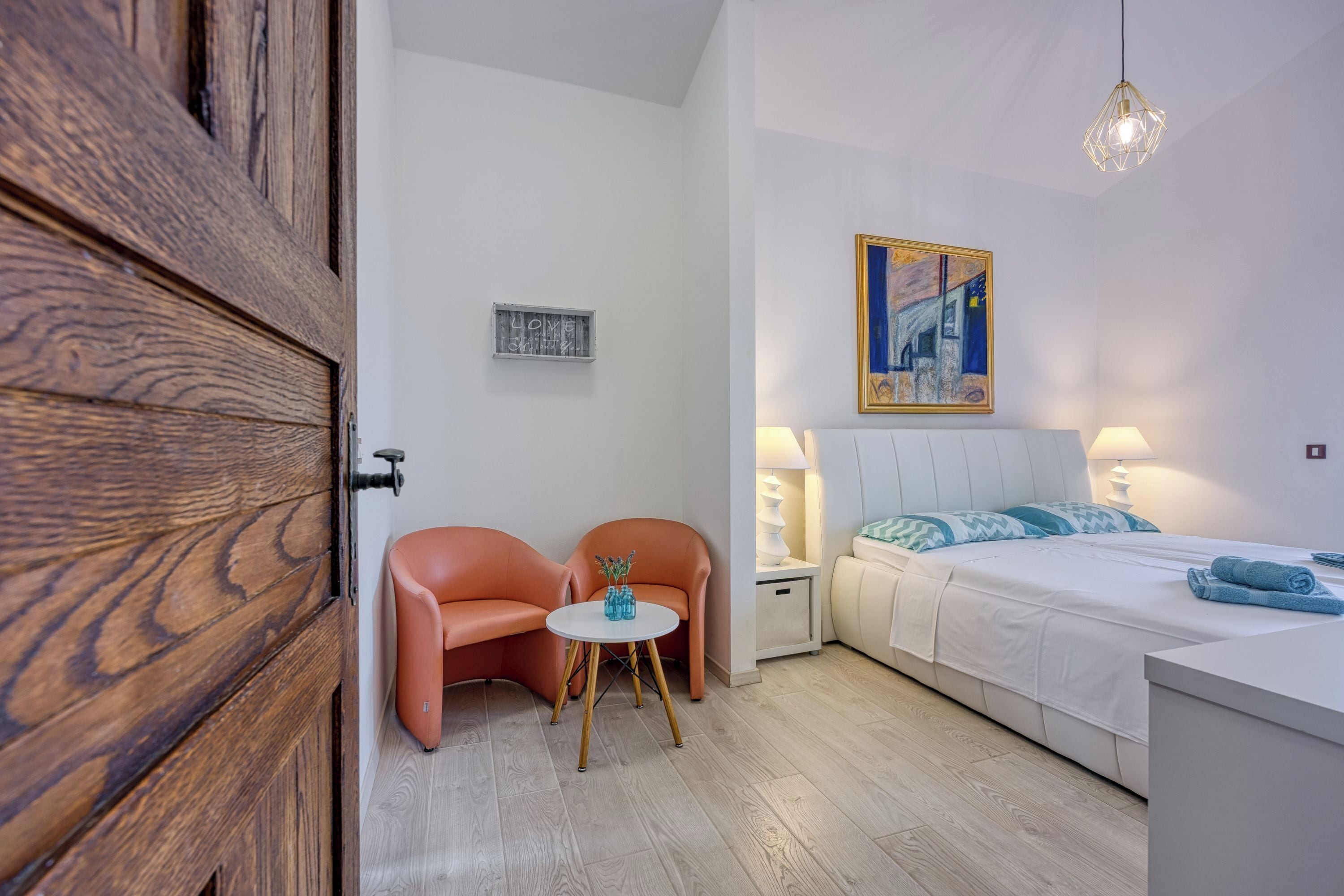 3 habitaciones, tabla de planchar con plancha y wifi gratis 