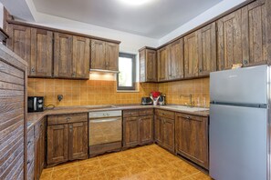 Standard Villa, Multiple Bedrooms (Villa Kristina with Pool) | Private kitchen | Fridge, microwave, oven, stovetop - Villa Kristina With Pool (Tar-Vabriga)