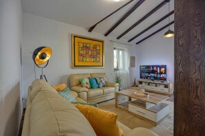 Standard-Villa, Mehrere Schlafzimmer (Villa Kristina with Pool) | Wohnbereich