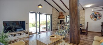 Villa Kristina With Pool