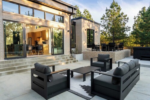 Pets | Indoor Fireplace | Bath Tub | Sleeps 4