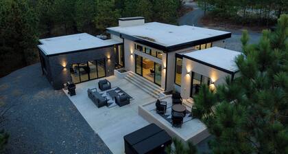 Pets | Indoor Fireplace | Bath Tub | Sleeps 4