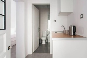 Unclassified image, 2 of 18, button