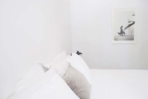 Unclassified image, 3 of 18, button