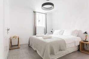 1 bedroom, iron/ironing board, travel crib, WiFi