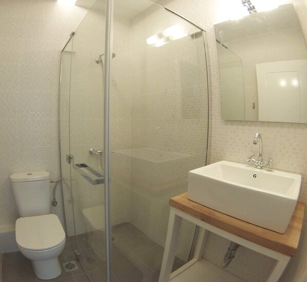 Unclassified image, 1 of 18, button