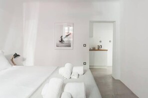 Unclassified image, 3 of 18, button