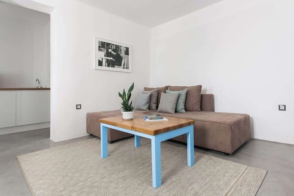 Unclassified image, 1 of 15, button