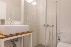 Shower, hair dryer, towels, shampoo