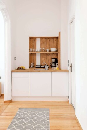 Unclassified image, 2 of 12, button