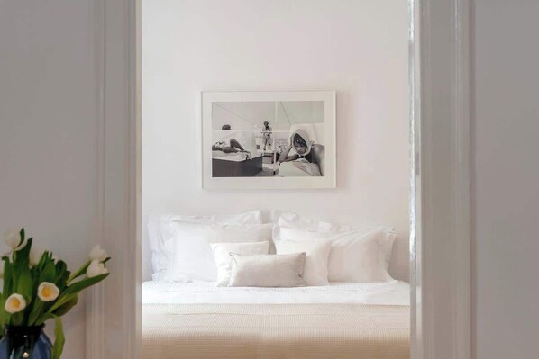 Unclassified image, 1 of 12, button