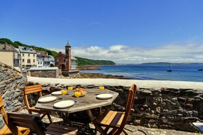 Outdoor dining - April Cottage (Cawsand)