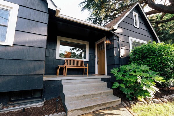 Exterior - Modern North Portland Haven (Portland)