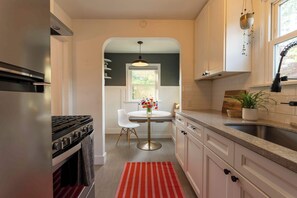 Fridge, microwave, oven, stovetop - Modern North Portland Haven (Portland)