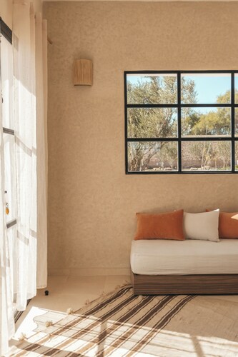 Luxury Escape: Elegant Villa with Pool and Privacy 