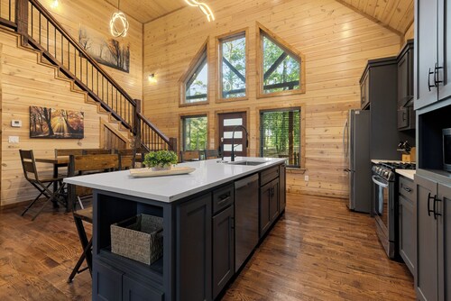 Cozy Cabin with Hot Tub, Fire Pit & Arcade Games