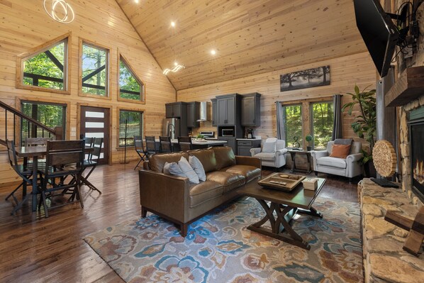 Smart TV, fireplace