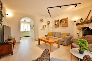 TV - Holiday house Vento with private backyard (Poreč)