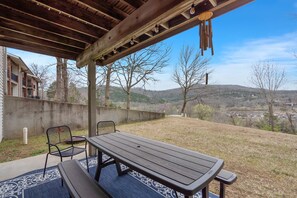 Apartment, Mehrere Betten, Terrasse, Bergblick (Mossy Pines of the Ozarks) | Ausblick vom Zimmer