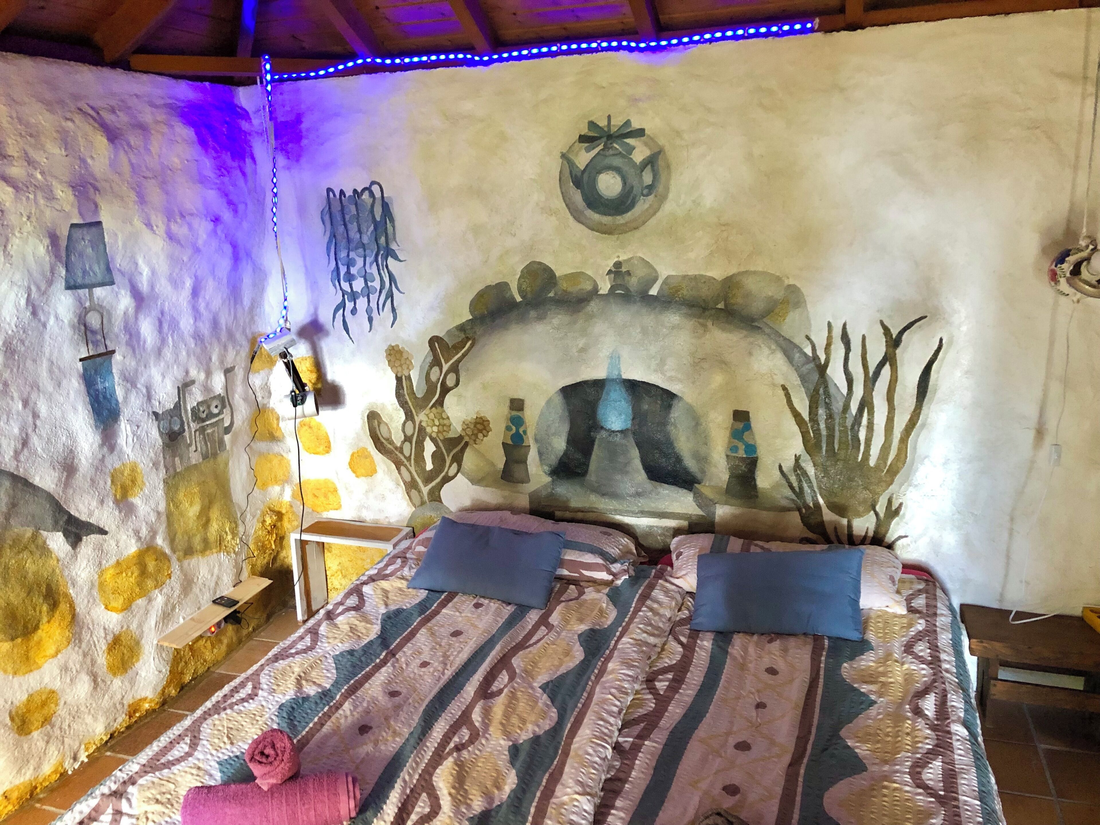 1 bedroom, bed sheets