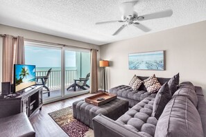 Smart TV - 🌞Beachfront Condo🌴Private Balcony🍹Ram Sea I 405🐬Heated Pool and Hot Tub (North Redington Beach)