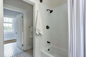 Shower, hair dryer, towels - The Koi Estate | Historic Charm | Dual Balconies! (Savannah)