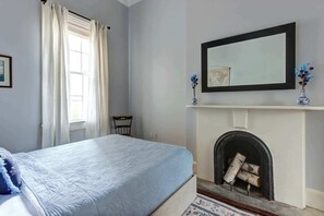 6 habitaciones, escritorio, tabla de planchar con plancha y wifi 