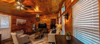 Rustic Mt. Sterling Cabin 1 Near Downtown • Pets OK